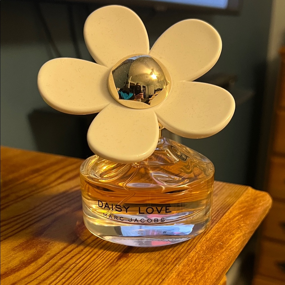 Marc Jacobs Daisy Love with Cream Floral Cap